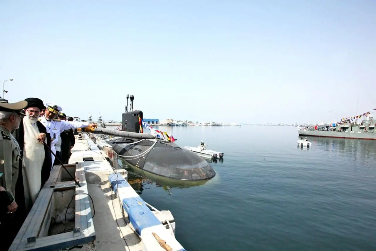 رهبر-انقلاب