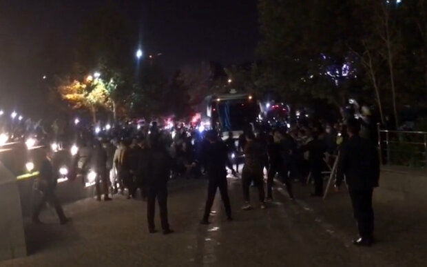 استقبال عجیب شیرازی ها از تیم استقلال + عکس