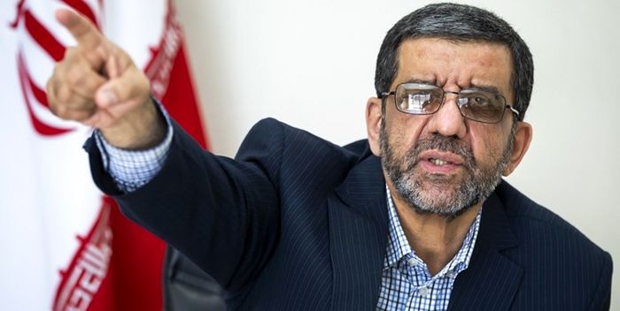 روایت ضرغامی از سیاست‌مداران آویزان!