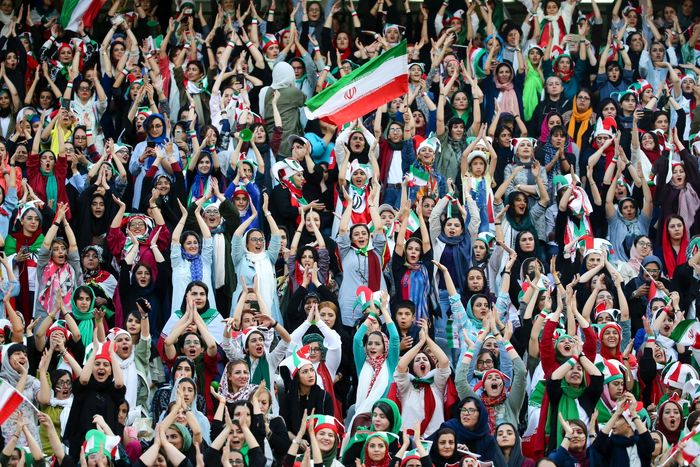 تماشگران به استادیوم می روند ولی به یک شرط