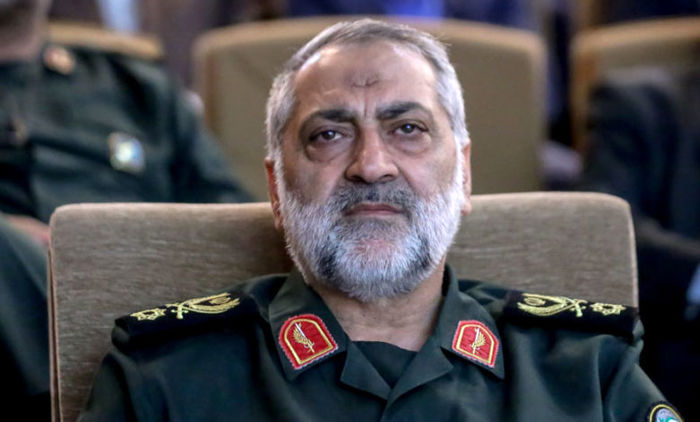 نامزدهای انتخاباتی به موضوع «سرباز حرفه‌ای» نپردازند