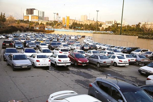 خودرو در ایستگاه بلاتکلیفی