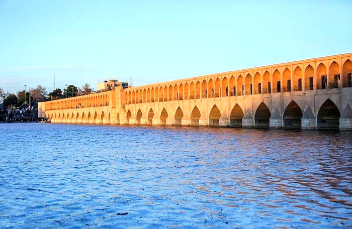 چند درصد سد زاینده‌رود خالی است؟