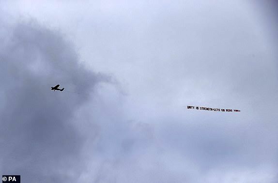 حمایت به سبک هواداران خاص لیورپول! + عکس