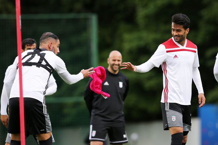 بمب استقلال خنثی شد؛ فوق ستاره ها آبی پوش نمی‌شوند